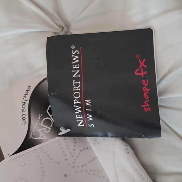 NWT Newport News one piece swimsuit. Size 8 Tall - Picture 6 of 7